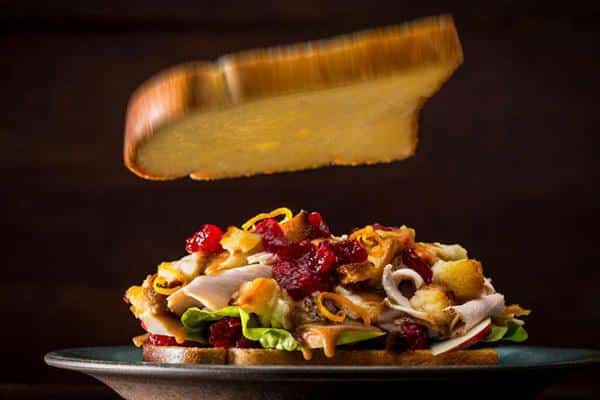 جلب توجه مخاطب با جملات کوتاه و جذاب برای تبلیغ فست فود