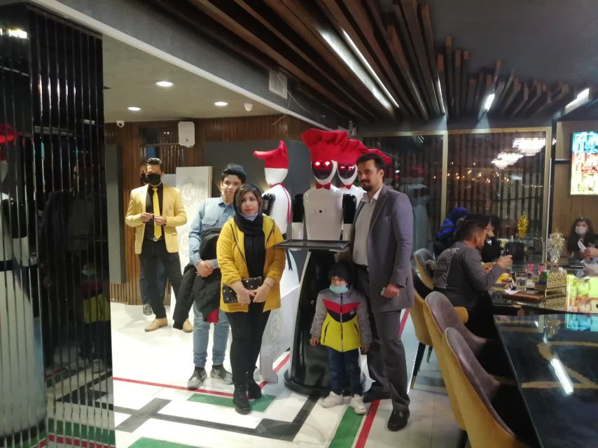 راه اندازی و اجرای رستوران رباتیک